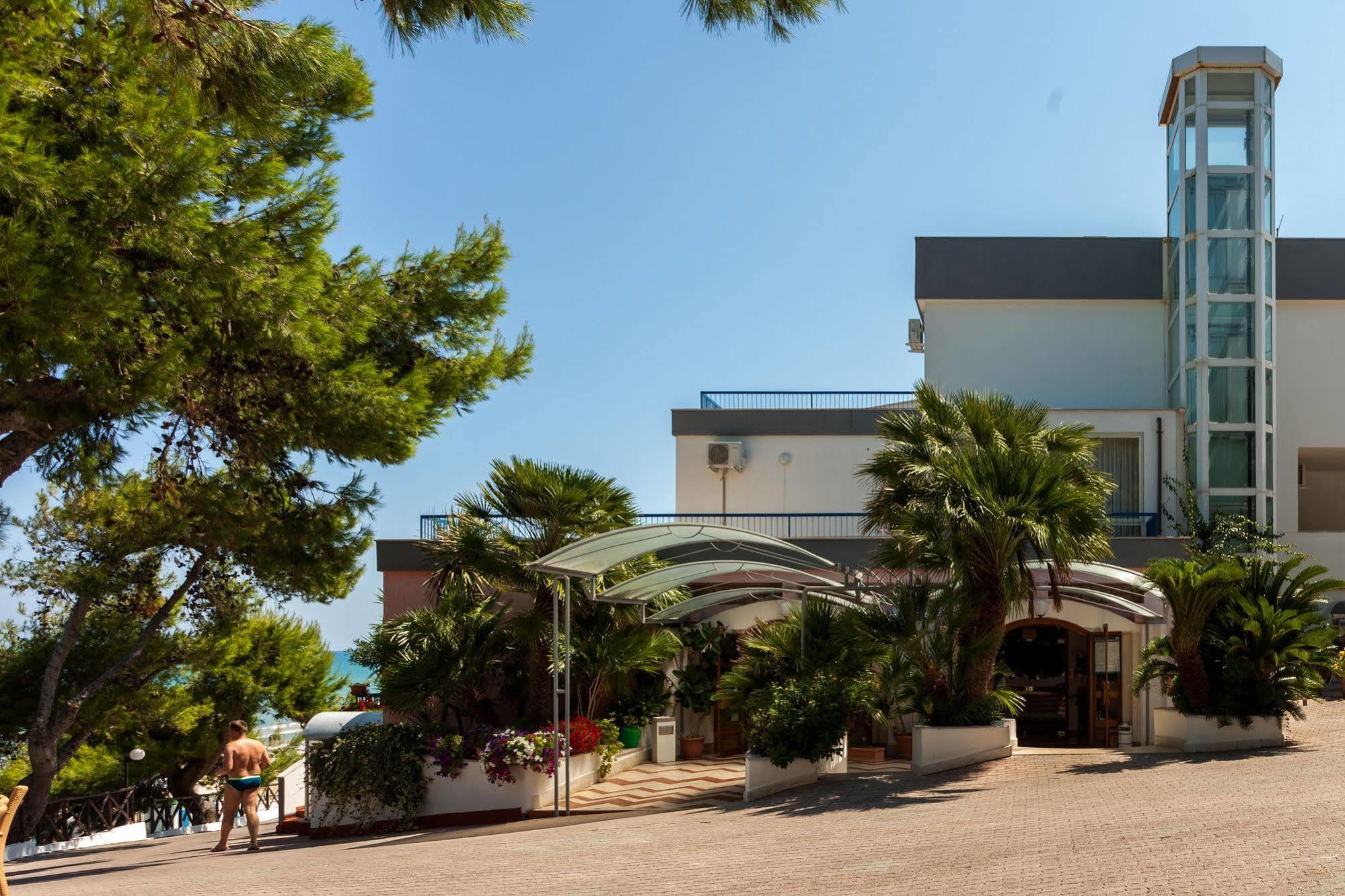 Hotel Baia Santa Barbara Rodi Garganico Dış mekan fotoğraf