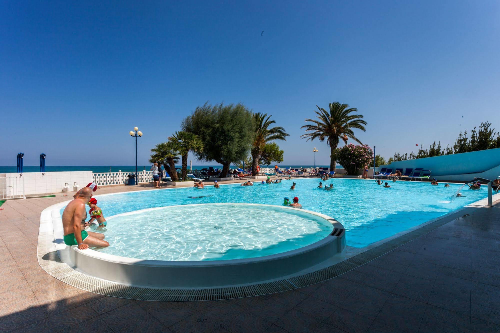 Hotel Baia Santa Barbara Rodi Garganico Dış mekan fotoğraf