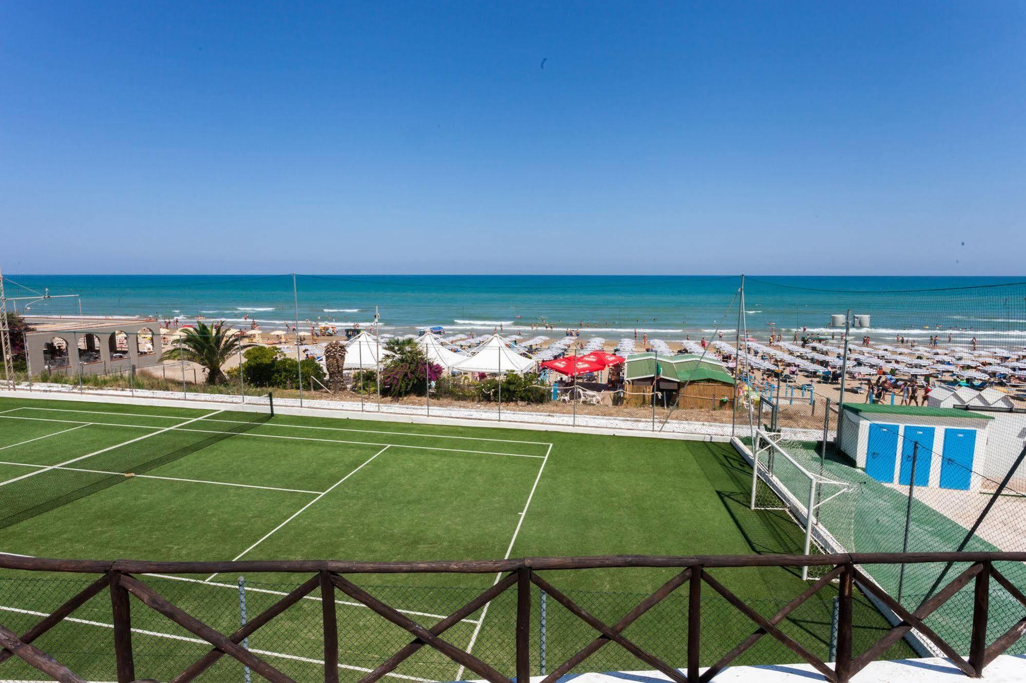 Hotel Baia Santa Barbara Rodi Garganico Dış mekan fotoğraf